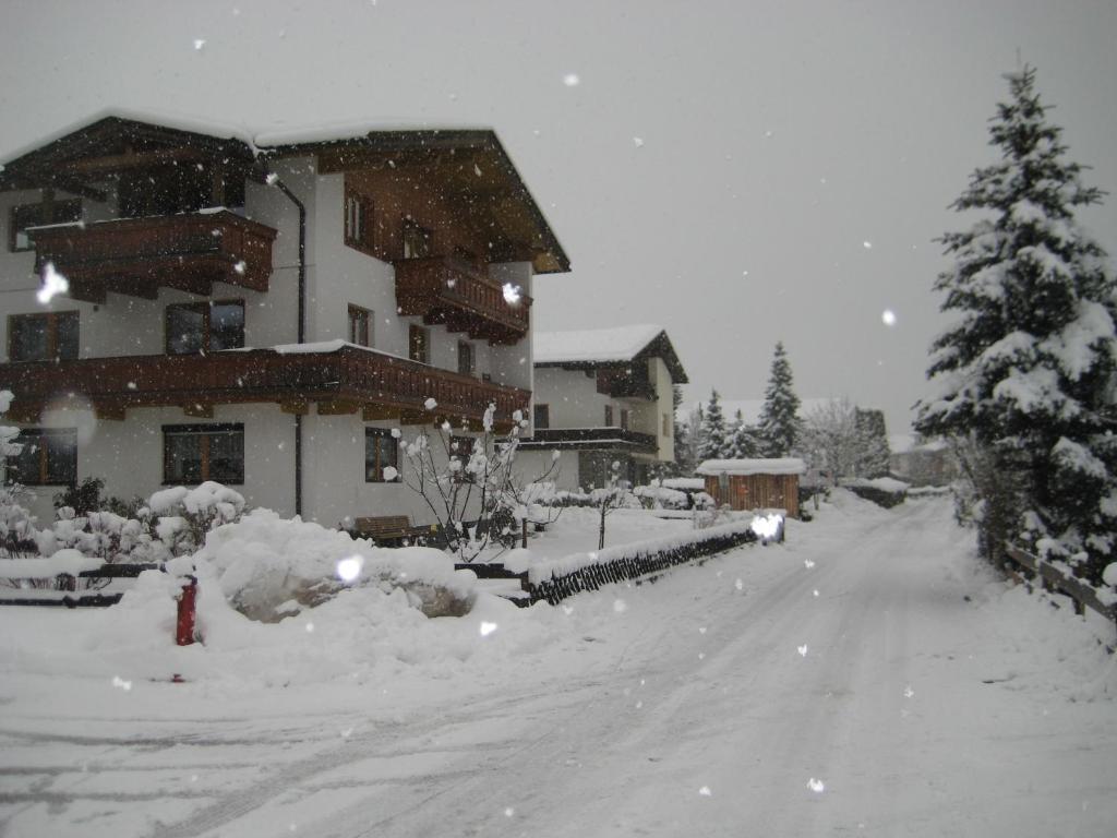 Bed and Breakfast Haus Christl Uderns Exterior foto